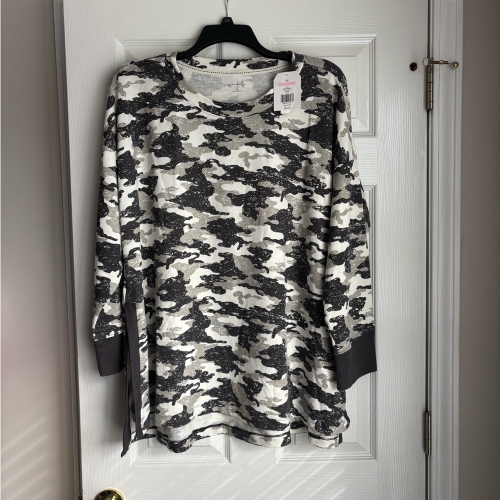 Wonderly Black and Gray Camo Top